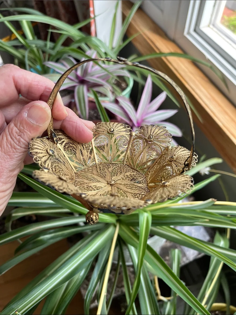 Vtg Mini Gold Tone Metal Filigree Footed Basket W/Handle Hearts Flowers **READ**